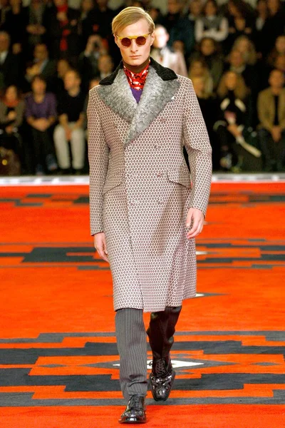 Look 18